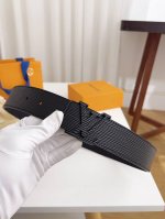 特 Lv.路易威登 全套包装 原版品质 代工厂货品 40Mm宽度 正品一体铸造五金钢扣，原厂皮料 双面原厂定制面料，区别市场货