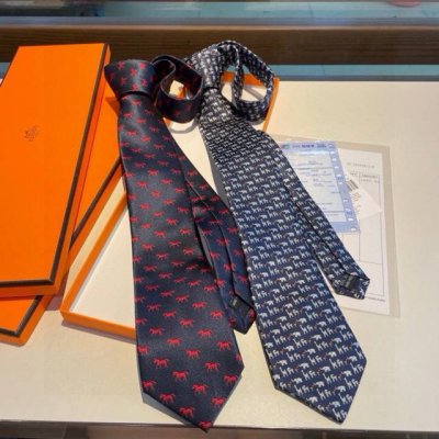 领带新款出货啦爱马仕男士新款领带系列，让男士可以充分展示自己个性。100%顶级斜纹真丝手工定制