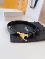 Celine 赛琳 的品牌形象出自女性之手，专为女性打造，采用舒适材料精工细作。展现女性风采的法国奢侈品牌。赛琳品牌风格浓烈、洒脱独立，让女性时刻挥洒自如，彰显
