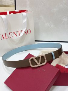 Vlogo Signature可双面佩戴小牛皮腰带 - 施华洛世奇仿水晶装饰Vlogo Signature搭扣 -外层金属质感小牛皮 -内部亮面小牛皮 -宽度：