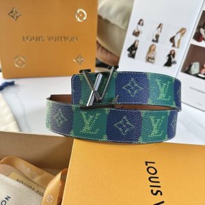 L0Uis Vuitt0N 專櫃最新升級版本 寬度40毫米 全新訂制帆布搭配最新進口原廠皮底 配置新款字母搭扣 經典百搭款！