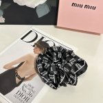 特 单个 配全套包装 Miumiu 缪缪 爆款真丝发圈，专柜款出货 一看就特别高档 超级百搭 必须自留