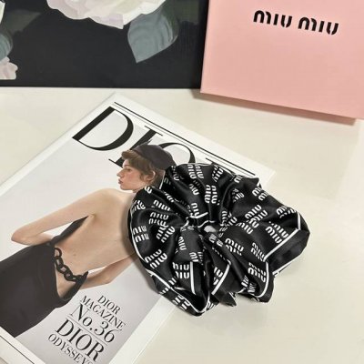 特 单个 配全套包装 Miumiu 缪缪 爆款真丝发圈，专柜款出货 一看就特别高档 超级百搭 必须自留