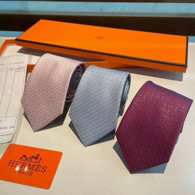 领带新款出货啦爱马仕男士新款领带系列，让男士可以充分展示自己个性。100%顶级斜纹真丝手工定制