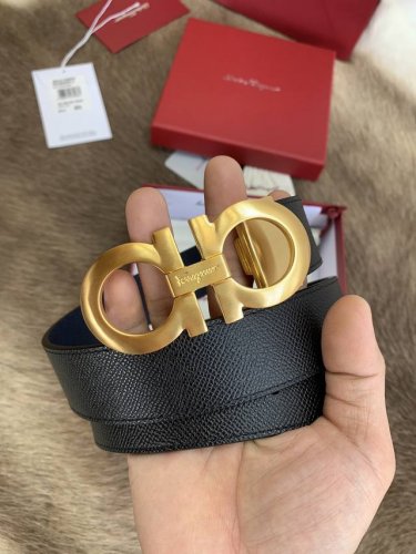 特 Ferragamo.菲拉格慕 全套包装 宽度3.5Cm 高级定制款男士皮带 双面进口牛皮 可双面使用 自行选择搭配 真材实料 很有质感 时尚经典不失风范 搭
