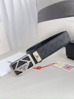 品名：普拉达.Prada 原单腰带 皮带 型号：挂扣，经典纯钢材质挂扣，头层牛皮，图片实物拍摄 材料：百分百头层牛皮，保证真皮。24K纯钢扣双面可用专柜同等质量