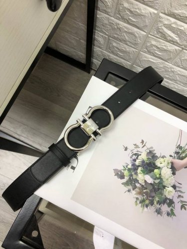 菲拉格慕：原单头层牛皮平纹带身，黑啡双色一体，正反两面可用.搭配原单扣,长短可自行裁剪.原产皮料定制，专柜宽度3.5