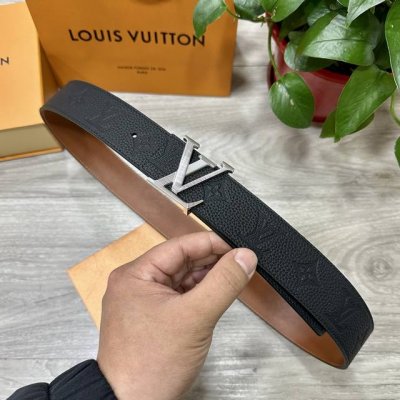 Lv.路易威登 宽40Mm双面原版小牛皮 搭配单钌钯电镀扣 完美的手感.油边 出众的设计.风格 高贵奢华 时尚大方 高清实拍 货真价实 品质保证 双面用