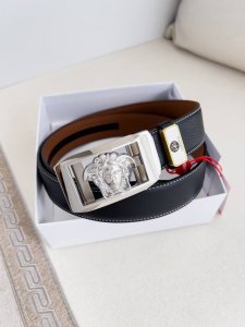 品名：范思哲.Versace.皮带腰带自动皮带 型号：自动带，纯钢材质经典人头自动扣，图片实物拍摄腰带：百分百头层牛皮，自动带身，保证真皮。24K纯钢扣永不掉色