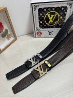 品名：Lv..路易..威登 材质：原单牛皮腰带 百分百头层牛皮腰带保证真皮，24K纯钢扣，专柜原单品质、做工精细，时尚大牌，送人自用首选 包装：
