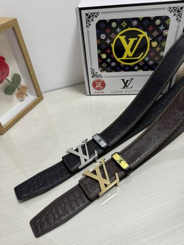 品名：Lv..路易..威登 材质：原单牛皮腰带 百分百头层牛皮腰带保证真皮，24K纯钢扣，专柜原单品质、做工精细，时尚大牌，送人自用首选 包装：