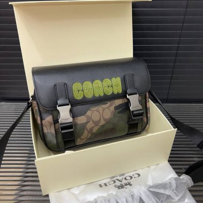 Coach 蔻驰 Track撞色翻盖邮差包 斜挎包 男女通用单肩包 经典百搭 实物拍摄 原厂原版面料 配送礼盒 20 X 27 Cm。