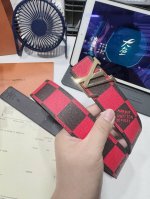 品名： Lv..路易..威登腰带皮带原单特 型号：挂扣，经典纯钢材质挂扣，头层牛皮，图片实物拍摄 材料：头层牛皮，挂扣系列，纯钢材质扣头，钯镀电