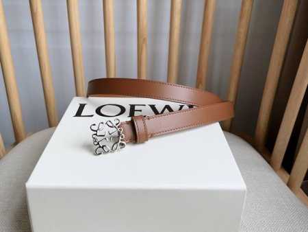 特 Loewe 罗意威专柜最新同款腰带 选用光滑牛皮革窄款腰带 配有Anagram挂锁针扣 卓越的工艺 个性的造型 精美的材质 宽:2.0Cm - 点击图像关闭