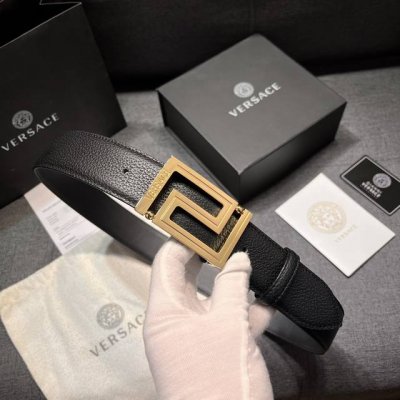 特 范思哲 宽4.0Cm 头层牛皮 新款 皮带，饰有雕刻Logo的Greca搭扣