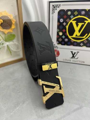 品名：Lv..路易..威登原单 材质：原单牛皮腰带 百分百头层牛皮腰带保证真皮，24K纯钢扣，专柜原单品质、做工精细，时尚大牌，送人自用首选 包装： 请认准如图