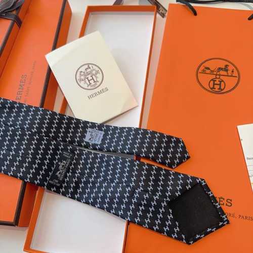特 领带新款出货啦爱马仕男士新款领带系列，让男士可以充分展示自己个性。100%顶级斜纹真丝手工定制