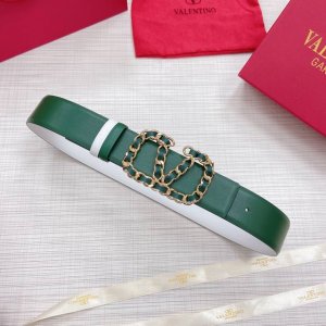 配送专柜全套包装 等级：专柜同步.原版包装.代购级别 材料：Valentino 此款采用进口原版皮搭配纯铜经典V字扣 多色可选 双面用设计 时尚潮流 专柜宽度：