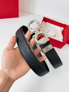 品名：菲拉格慕.Ferrgamo腰带 皮带 原单 型号：挂扣，纯铜材质经典挂扣，实物拍摄，头层牛皮 材料：百分百头层牛皮，保证真皮。纯铜材质，真空电镀永不掉色，