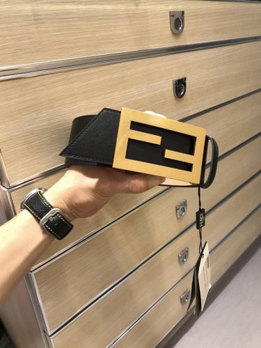 配送专柜包装 打孔针 特 新款 Fd 宽60 Mm 标志造型宽皮带，原版鎏金双钉扣式带扣，进口小牛皮搭配树膏沙底制成，镀金表面金属制品，品质保证，非市场通货！