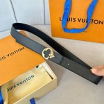 圖片包裝10 寬度：30Mm Lv S-Lock系列 宽度3Cm 精致的字母搭扣 搭配品牌專用小牛皮压横纹标识 双面用