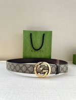 特 宽度3.8Cm Gucci 这款双面腰带巧妙融合Gg Supreme帆布与头层品牌纹理材质，演绎历久弥新的实用设计理念。富有辨识度的双G配件再现典藏搭配，诠