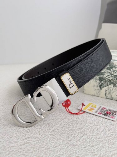 品名：迪奥. Dior.原单腰带 皮带 型号：挂扣，原版经典挂扣，实物拍摄，头层牛皮 材料：百分百头层牛皮，保证真皮。双面可用专柜同等质量，原版经典头层牛皮双面