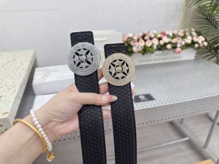 范思哲美杜莎Logo牛皮皮带 皮带非常有质感，Logo十分精致,搭配纯牛皮带身，宽度3.8厘米。 与西装绝配，休闲风也能驾驭 腰带独特的美感，鲜明的设计风格。 - 点击图像关闭