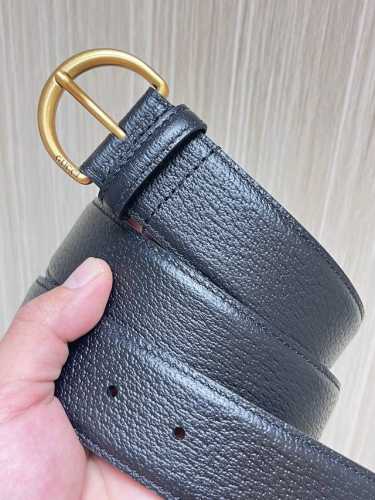 Gucci 当季新款 双面进口原版皮 一面猪皮纹 一面平纹 搭配精品 经典扣 时尚 美观大方 管网同步