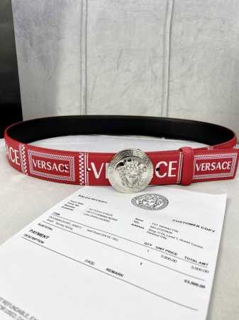 宽度4.0Cm Versace 范思哲 此款palazzo腰带采用牛皮革面料制作，并饰有le Pop Classique图案印花和标志性的美杜莎五金配件 - 点击图像关闭