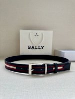 特 Bally 巴利 专柜同款 宽3.4这款选用面皮搭布条 反面进口牛皮精制而成 正面金属搭扣，简约百搭 可调式长度可轻松匹配完美尺寸