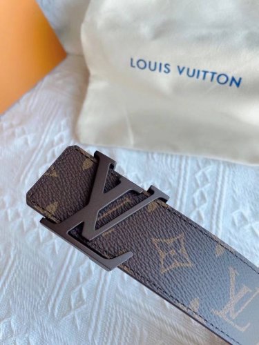 原单 Louis Vuitton经典啡棋盘格 黑棋盘格 老花40毫米，型号M9807 M9808 M9806。6245260 DDD