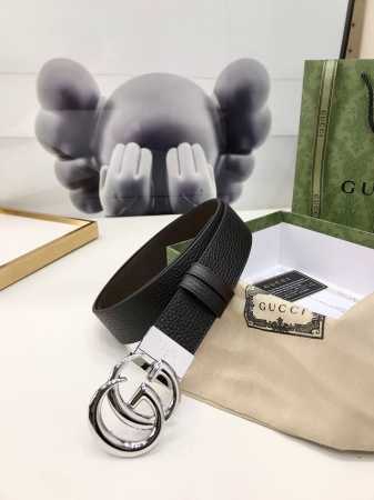 gucci双面皮革腰带，采用织纹皮革打造，装饰Gg带扣。金属配件深受品牌辉煌的70年代经典设计所影响，得以重新诠释。3.7Cm宽 - 点击图像关闭