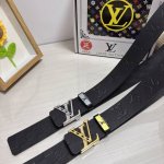 品名：Lv..路易..威登 材质：原单牛皮腰带 百分百头层牛皮腰带保证真皮，24K纯钢扣，专柜原单品质、做工精细，时尚大牌，送人自用首选 包装： 请认准如图专柜