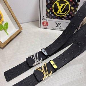 品名：Lv..路易..威登 材质：原单牛皮腰带 百分百头层牛皮腰带保证真皮，24K纯钢扣，专柜原单品质、做工精细，时尚大牌，送人自用首选 包装： 请认准如图专柜
