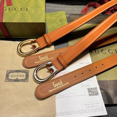 古奇 ，宽4.0Cm，这款男士腰带采用精致的黑色皮革呈现。亮色调g搭扣展现整款设计的突出亮点，为单品注入优雅的品牌标识内涵