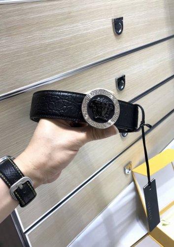 配送专柜包装 打孔针 批专柜同款、实拍专柜官网，尺寸:宽38Mm，原版立体长城纹美人头扣 ，极富设计美感 ，双面采用进口原版鳄鱼纹配小牛皮，彰显个性，清晰美观，