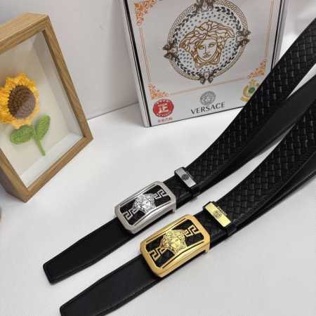 品名：Versace.范思哲 材质：原单牛皮腰带 百分百头层牛皮腰带保证真皮，24K纯钢扣，专柜原单品质、做工精细，时尚大牌，送人自用首选 包装： 请认准如图专 - 点击图像关闭