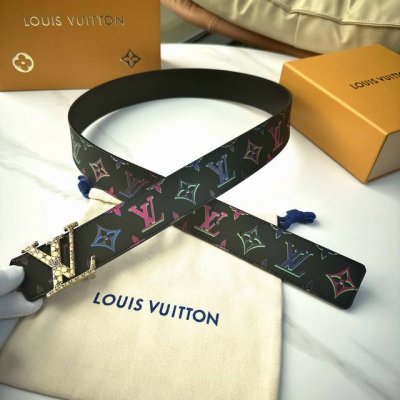 L0Uis Vuitt0N 今季新品 男士原單腰帶 寬度40毫米 雙面進口頭層小牛皮絲印圖案Logo設計 搭配新款五金 可雙面佩戴 適合沈穩低調的男士使用