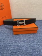 品牌 爱马仕 描述 采用高级真皮精制而成，触感厚实，饰以商标带扣。腰带为意大利尺寸，请在购买前参阅腰带尺寸指南. 铜扣金属配件 黑色皮革，采用环保工艺制作而成