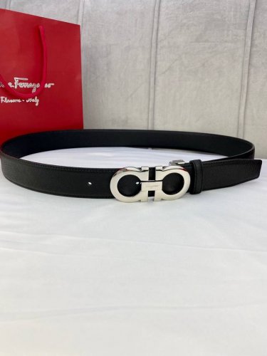 特 宽度3.5Cm Ferragamo 菲拉格慕 双面头层牛皮皮带，配有银 金色 枪色金属gancio双扣。该皮带可调节，且能根据需要剪裁，达到修身效果