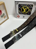 品名：Lv..路易..威登 材质：原单牛皮腰带 百分百头层牛皮腰带保证真皮，24K纯钢扣，专柜原单品质、做工精细，时尚大牌，送人自用首选 包装： 请认准如图专柜