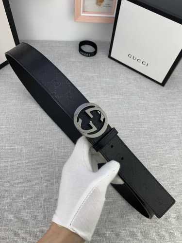 特 宽度4.0 Gucci 經典款G家花面带身头层皮底；搭配经典款旋转扣、採用精挑細選進口頂級牛皮，手感柔軟細膩！金白枪三色可选！