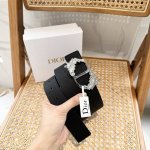 Dior 3.5Cm 新款腰带 经典Cd五金扣饰以羽毛形装饰 双面头层荔枝纹搭配 新颖独特 优雅气质十足