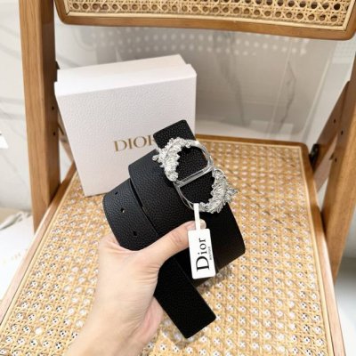 Dior 3.5Cm 新款腰带 经典Cd五金扣饰以羽毛形装饰 双面头层荔枝纹搭配 新颖独特 优雅气质十足