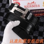 男士腰带：爱马仕 原单 男士皮带：百分百头层牛皮，保证真皮。24K纯钢扣双面可用专柜同等质量， 送人自用首选 包装： 请认准如图专柜包装，赠送打孔器，银联发票，