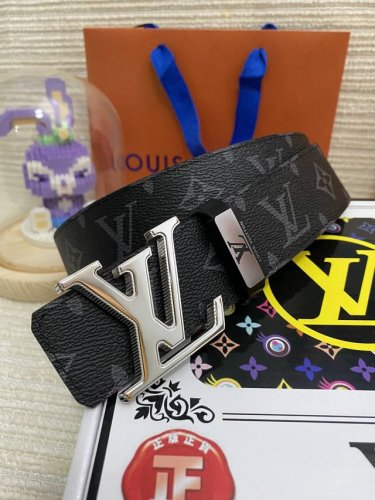 品名：Lv..路易..威登原单 材质：原单牛皮腰带 百分百头层牛皮腰带保证真皮，24K纯钢扣，专柜原单品质、做工精细，时尚大牌，送人自用首选 包