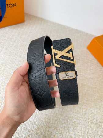 品名： Lv..路易..威登腰带皮带原单 型号：挂扣，经典纯钢材质挂扣，头层牛皮，图片实物拍摄 材料：头层牛皮，挂扣系列，纯钢材质扣头，钯镀电镀工艺永不掉色。原 - 点击图像关闭