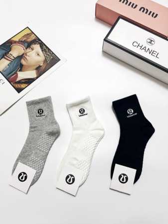 配包装 一盒3 双 Lululemon 经典字母Logo 纯棉刺绣短袜 ，Ins超火爆短袜，纯棉面料，潮人必备 ，经典配色 个性时尚百搭款，你值得拥有哦 - 点击图像关闭