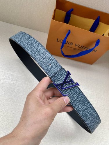特P200 Lv Shape Mng Climbing 双面可用 进口原版荔枝纹 原版底皮 翻转可见沉稳素色。